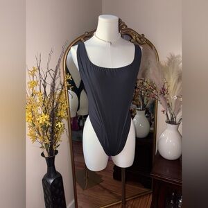 SKIMS Black body suit 4XL NWT